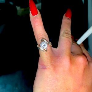 Beautiful engagement ring size 5
